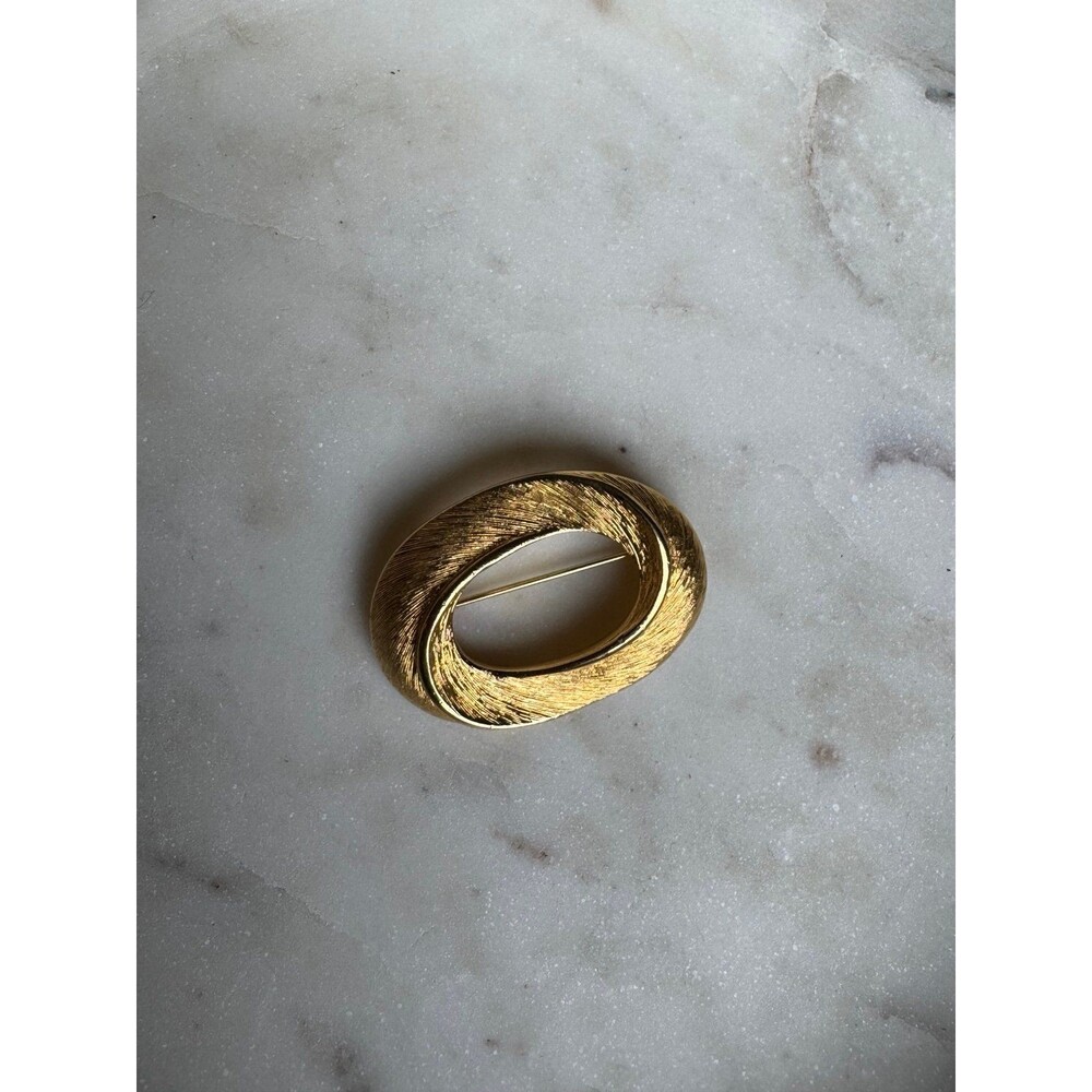 Vintage Napier Brushed Gold Tone Oval Wreath Brooch Pin Textured Twist 1.5
